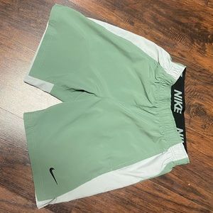 Nike shorts Men’s Medium